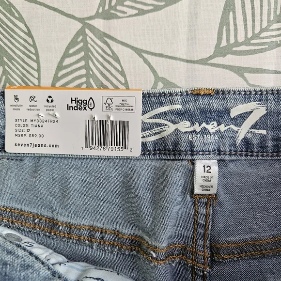 NWT!!! Seven7 Weekend Short Denim Women's Shorts Size 12 / 5" Inseam - Picture 3 of 7